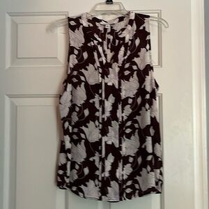 Sleeveless lightweight v neck blouse